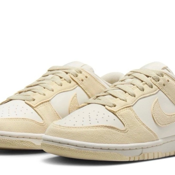Nike DUNK LOW HJ 7673004 Sheikh Women – Soft Pearl/Beach-pale Ivory-white Size 7 - Picture 3 of 7